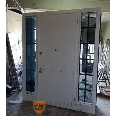 Beyaz Çelik Gövdeli Çift Yan Camlı Modern Villa Kapısı